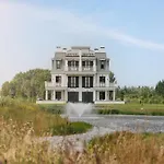 Modern Villa With 3 Bathrooms, Located Close To Lake Veere