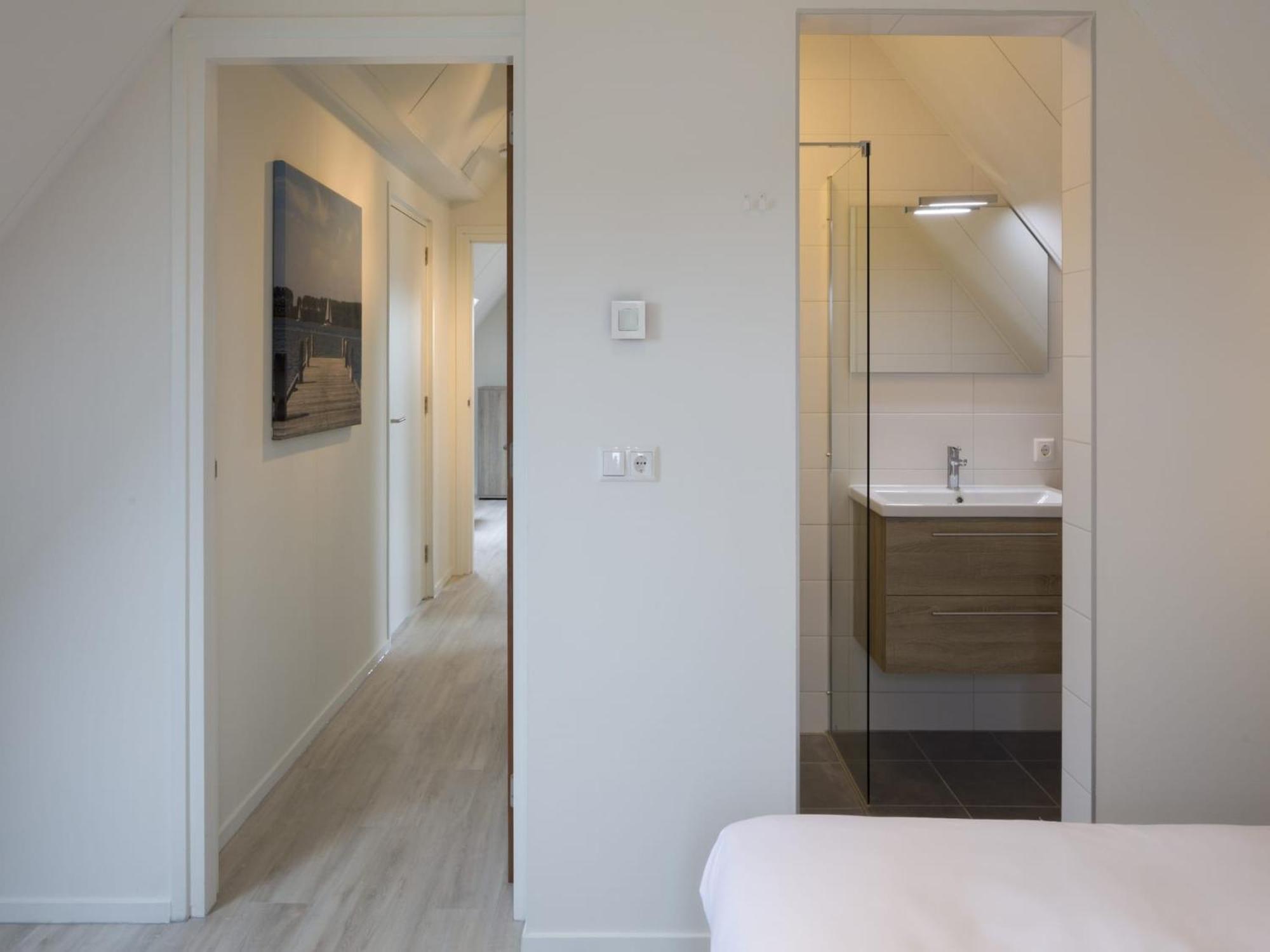 Modern With 3 Bathrooms, Located Close To Veere Villa *